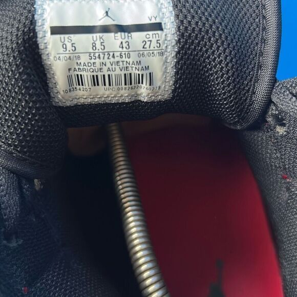 Nike Men's Red Black Jordan 1 Mid Athletic Shoes Sz:9.5 US - Picture 6 of 6